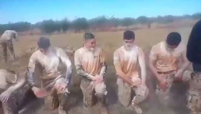 CÓRDOBA: IMPUTARON A TRES MILITARES POR EL BAUTISMO A SOLADADOS CON CAL VIVA Y SIDRA.