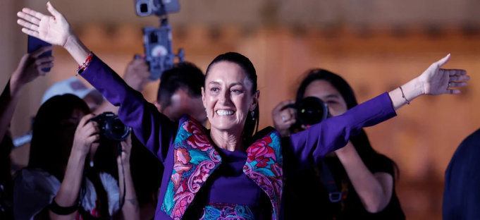 MÉXICO TIENE A SU 1° PRESIDENTE MUJER. ES DE IZQUIERDA Y RESPLADADA POR LOPEZ OBRADOR.