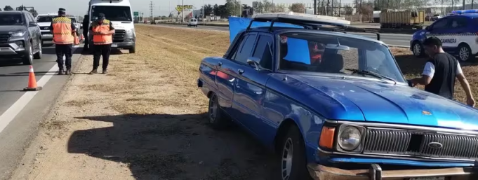 UN POLICÍA DE LA CAMINERA FUE EMBESTIDO POR UN FALCON.