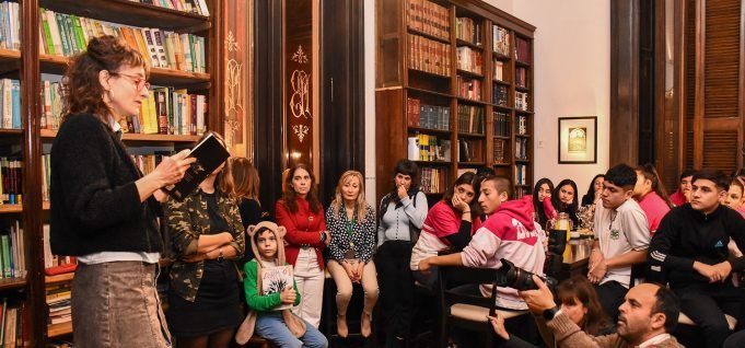 VOCES QUE CUENTAN: DEÁN FUNES SE SUMA A LA NOCHE DE LAS LECTURAS.