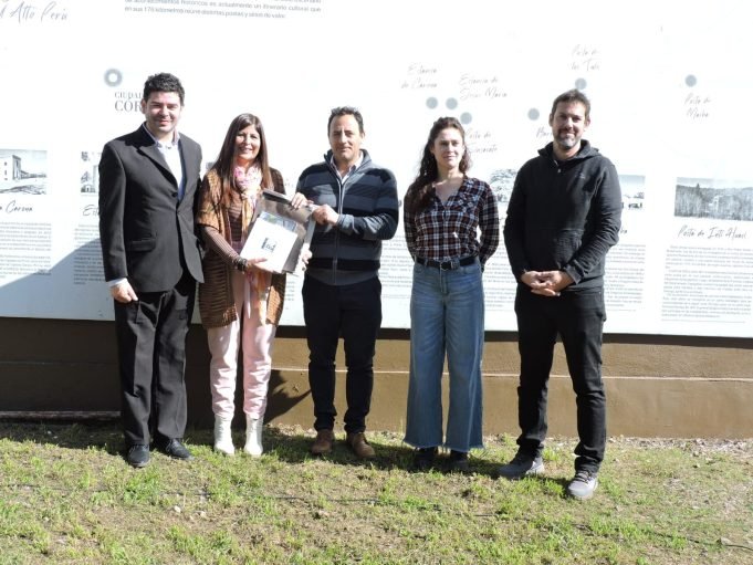 DOÑA JOVITA Y LA MUESTRA FOTOGRÁFICA ITINERANTE PASARON POR VILLA TULUMBA.