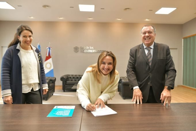 PRUNOTTO FIRMÓ UN CONVENIO PARA APUNTALAR EL DESARROLLO REGIONAL.