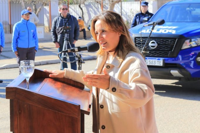 MYRIAN PRUNOTTO ENTREGÓ MÓVILES POLICIALES EN EL VALLE TRASLATIERRA.