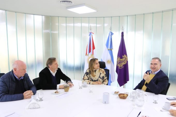 MYRIAN PRUNOTTO Y HORACIO FERREYRA EN EL CAMPUS NORTE DE LA UNC.
