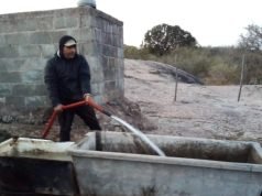 TULUMBA: LA MUNI CONTINÚA ABASTECIENDO DE AGUA A LOS VECINOS.