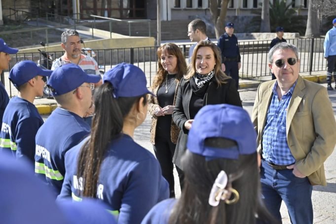 MYRIAN PRUNOTTO ENTREGÓ OTRO NUEVO MÓVIL POLICIAL EN DEÁN FUNES.