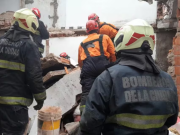 BS. AS.: RESCATARON A UN ALBAÑIL ATRAPADO LUEGO DE UN DERRUMBE.