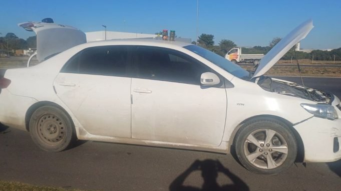 UN POLICÍA DE LA CAMINERA FUE EMBESTIDO Y ARRASTRADO POR UN AUTO EN CIRCUNVALACIÓN.