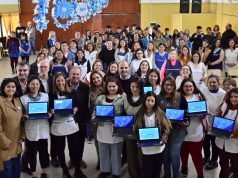 MYRIAN PRUNOTTO LLEVÓ NETBOOKS A DOCENTES EN FORMACIÓN EN ALMAFUERTE.