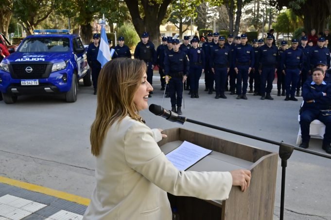 MYRIAN PRUNOTTO PRESIDIÓ LA ENTREGA DE UN MÓVIL POLICIAL EN SAN AGUSTÍN.