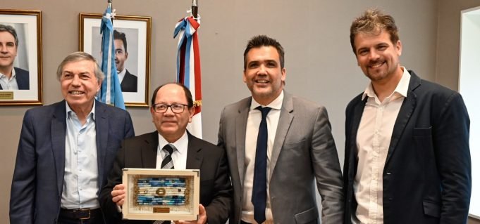 FACUNDO TORRES LIMA, PRESIDENTE PROVISORIO DE LA LEGISLATURA, RECIBIÓ AL EMBAJADOR DE GUATEMALA.