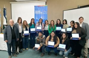 LA VICEGOBERNADORA MYRIAN PRUNOTTO ENTREGÓ NETBOOKS EN HUINCA RENANCÓ EN EL MARCO DEL PROGRAMA TECNO PRESENTE.