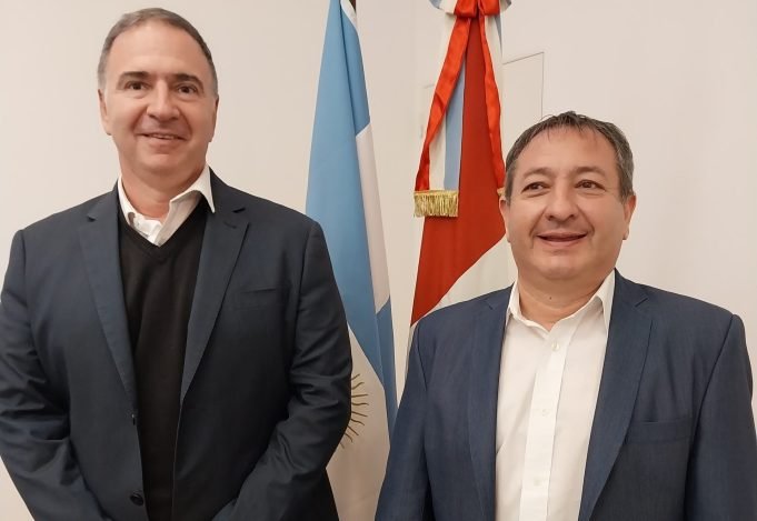 REUNIÓN DEL LEGISLADOR FIGUEROA CON MINISTRO DE EDUCACIÓN Y DIRECTIVOS DEL NIVEL SUPERIOR POR LA EDUCACIÓN EN EL NORTE.
