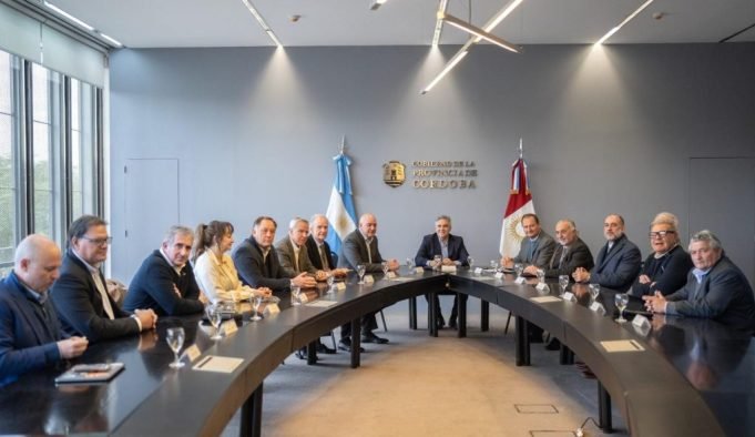 LLARYORA SE REUNIÓ CON EL G6 Y ENTIDADES AGROPECUARIAS Y LES ANUNCIÓ QUE CÓRDOBA ADHERIRÁ AL RIGI.