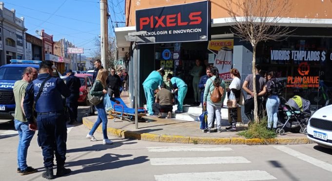 DEÁN FUNES: UN HOMBRE HIRIÓ A OTRO CON UN ARMA BLANCA EN PLENO CENTRO.