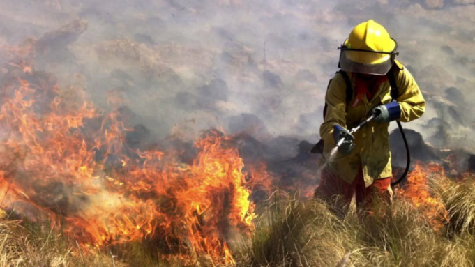 ALERTA ROJA POR RIESGO EXTREMO DE INCENDIOS EN TODA LA PROVINCIA.