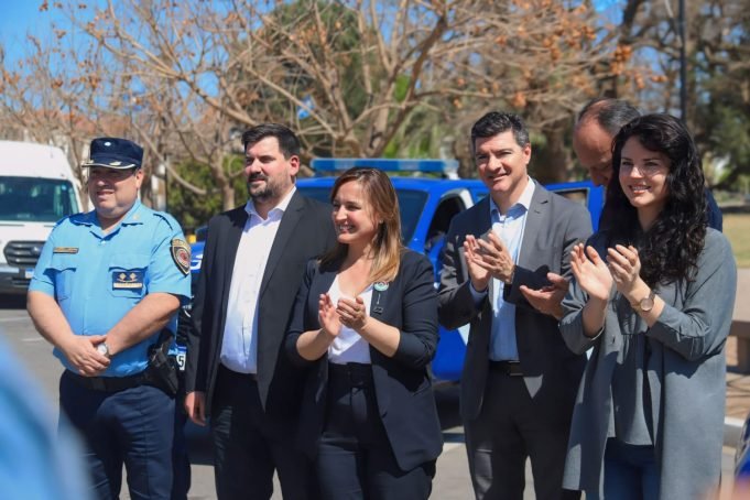 LA VICEGOBERNADORA MYRIAN PRUNOTTO ENTREGÓ DOS MÓVILES POLICIALES 0 KM EN LABOULAYE.
