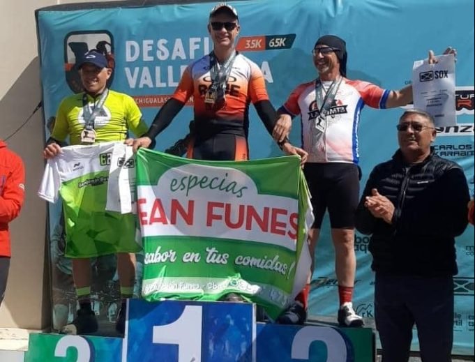ESPECIAS DEÁN FUNES FELICTÓ AL CICLISTA MARTÍN CABASSI POR OBTENER EL 1° PUESTO EN UNA COMEPETENCIA.