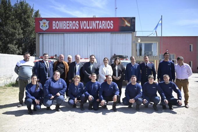 MYRIAN PRUNOTTO ENTREGÓ APORTES PROVINCIALES A BOMBEROS DE BERROTARÁN, ELENA Y ALPA CORRAL.