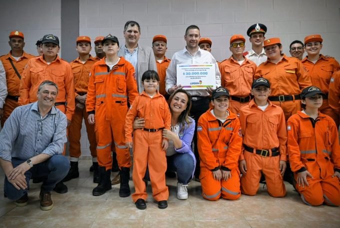 MYRIAN PRUNOTTO ELOGIÓ LA ENTREGA DE LOS BOMBEROS QUE SE ENCUENTRAN LUCHANDO CONTRA LOS INCENDIOS.