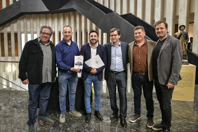 LA LEGISLATURA RECONOCIÓ A MARCOS CALLIGARIS POR SU LIBRO 450 HISTORIAS BREVES DE CÓRDOBA Y EL RESCATE DE LA MEMORIA DE LA CIUDAD.