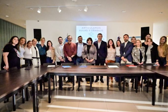PROFESIONALES DE LA COMUNICACIÓN FIRMARON CONVENIOS CON LAS UNIVERSIDADES EN LA LEGISLATURA.