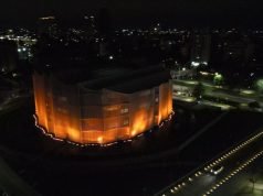 EN EL DÍA MUNDIAL DE LA PREVENCIÓN DEL SUICIDIO, LA LEGISLATURA SE ILUMINA CON LUCES NARANJAS.