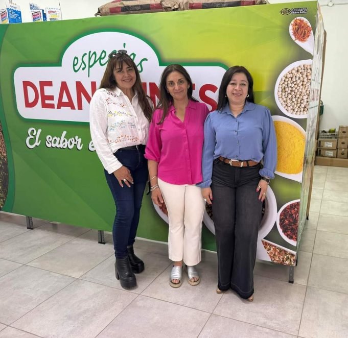 ESPECIAS DEÁN FUNES ENTREGÓ POLLITOS PARRILLEROS PARA LOS IPEM DE ISCHILÍN, CHUÑA Y COPACABANA.