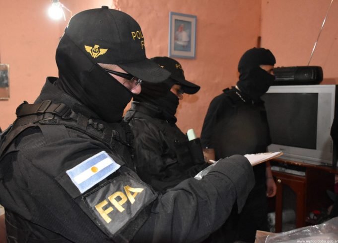 DEÁN FUNES: LA FPA DETUVO A DOS SUJETOS PERTENECIENTES A UNA ORGANIZACIÓN NARCO EN B° BELGRANO.