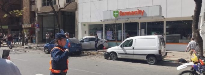 UN HOMBRE CAUSÓ DESASTRE Y HORROR EN EL CENTRO DE CÓRDOBA AL CHOCAR A 35 PERSONAS.