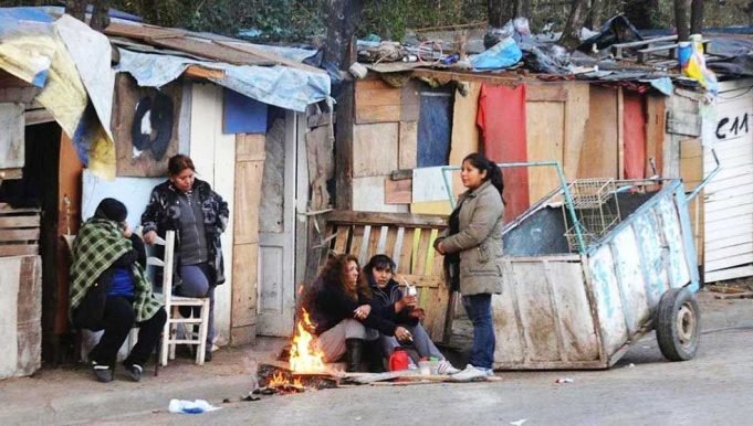 La pobreza bajó a 31,6% en el primer semestre, el menor nivel en siete años.