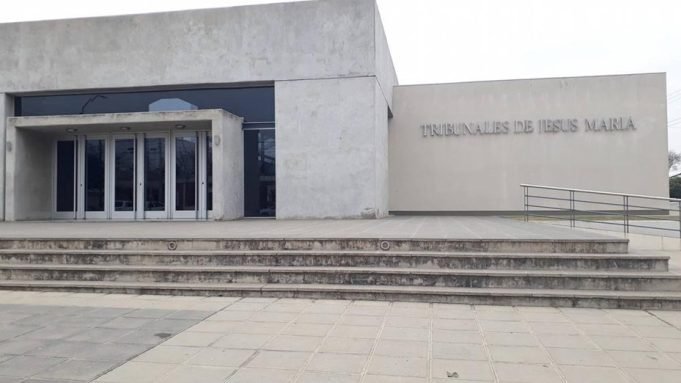JESÚS MARÍA: DETUVIERON E IMPUTARON A UN HOMBRE POR EJERCICIO ILEGAL DE LA MEDICINA.