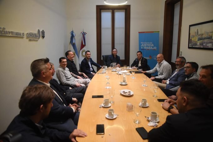 BOLETO EDUCATIVO GARANTIZADO: AUTORIDADES PROVINCIALES SE REUNIERON CON DIRECTIVOS DE LAS CÁMARAS EMPRESARIALES Y LLEGARON A UN ACUERDO.