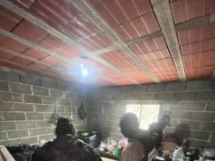 CRUZ DEL EJE: LANZABAN DROGA CON GOMERAS A LA CÁRCEL Y QUEDARON DETENIDOS POR LA FPA.