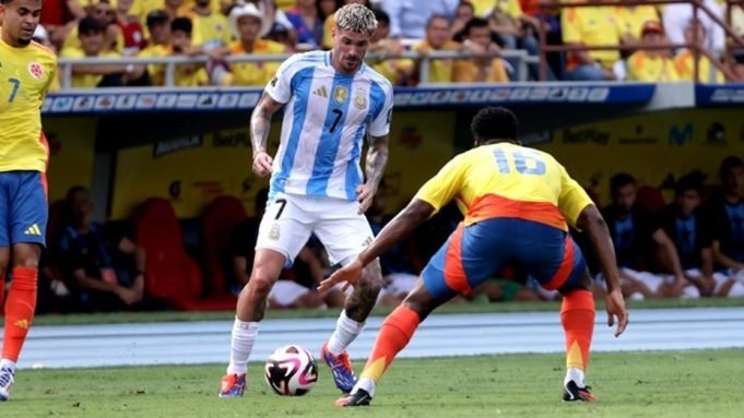 ELIMINATORIAS: CON UN ARBITRAJE PÉSIMO ARGENTINA PERDIÓ 2 A 1 ANTE COLOMBIA EN BARRANQUILLA.