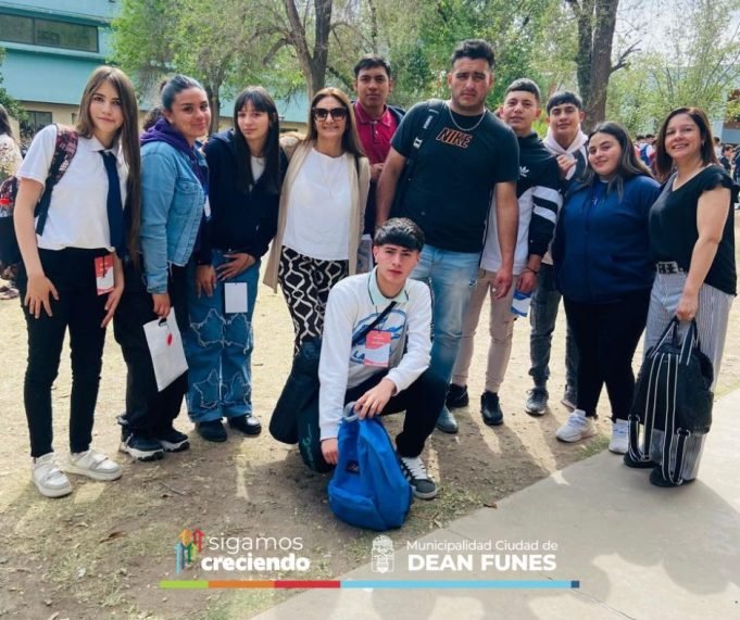 ALUMNOS DE DEÁN FUNES E ISCHILÍN PRESENTES EN EL 1° FORO PROVINCIAL DE JÓVENES.