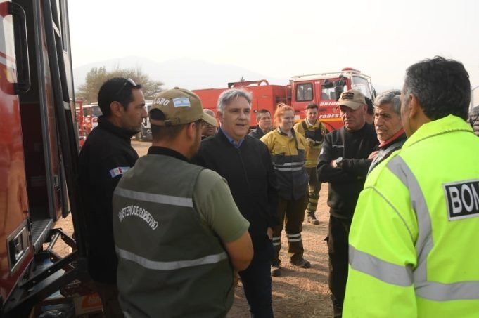 LLARYORA DESTACÓ EL TRABAJO DE LOS BOMBEROS Y LA POLICÍA, A LA VEZ QUE PIDIÓ A LA POBLACIÓN RESPETAR LAS INDICACIONES DE LAS AUTORIDADES.