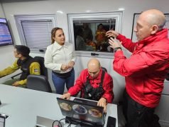 MYRIAN PRUNOTTO VISITÓ A LOS BOMBEROS QUE COMBATEN LOS INCENDIOS EN LAS SIERRAS.