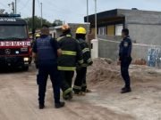 Deán Funes: Bomberos asistieron a una jovencita que se incrustó un caño de gas en su pierna.
