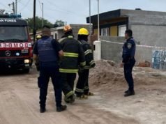 Deán Funes: Bomberos asistieron a una jovencita que se incrustó un caño de gas en su pierna.