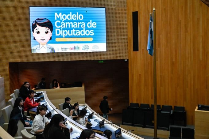 Jóvenes participaron de la simulación parlamentaria que emula la Cámara de Diputados.