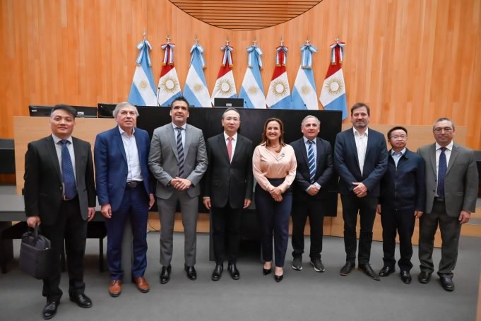 PRUNOTTO Y TORRES RECIBIERON EN LA LEGISLATURA AL EMBAJADOR DE CHINA, WANG WEI.