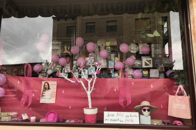 LA CIUDAD DE DEÁN FUNES SE VISTE DE ROSA.