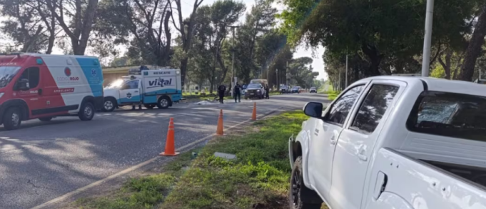 Un ciclista murió tras ser atropellado por una Hilux conducida por hombre que había bebido alcohol.