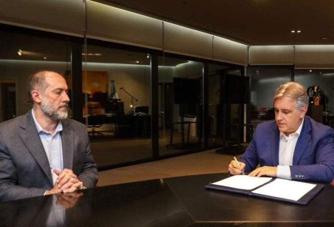 Llaryora envió a la Legislatura el proyecto de ley de adhesión RIGI.