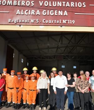 MYRIAN PRUNOTTO ENTREGÓ APORTES A BOMBEROS DE SAN AGUSTÍN Y ALCIRA GIGENA.