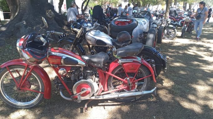 ¡Viví la historia en dos ruedas! Quilino se prepara para una exhibición de motos antiguas.
