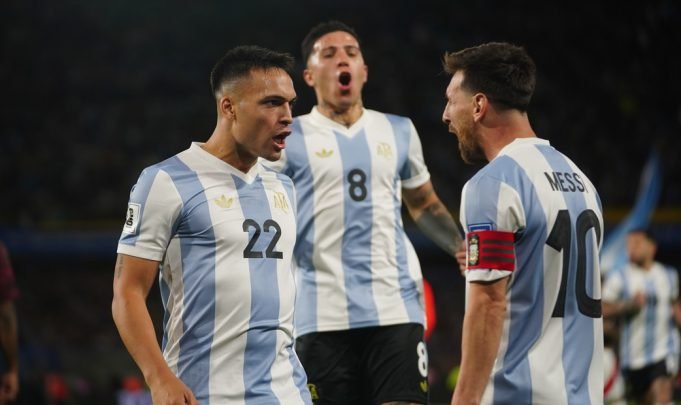 Eliminatorias: Argentina cerró el año venciendo 1 – 0 a Perú con gol de Lautaro Martínez.