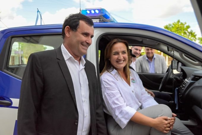 En el departamento General Roca, Prunotto entregó camionetas y fondos para seguridad e infraestructura.