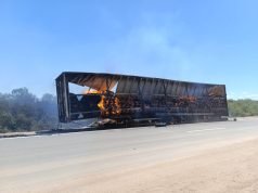 Lucio V. Mansilla: Se prendió fuego un camión que transportaba rollos de telas.